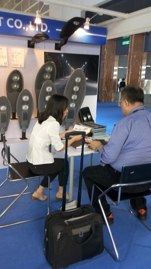 客戶對漢鼎綠能led燈具，購買意愿較高，希望展會結束后到工廠參觀